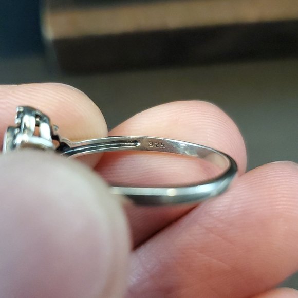 Size 8 925 Sterling Silver Brilliant Amethyst And Cubic Zirconia Ring - Picture 5 of 8